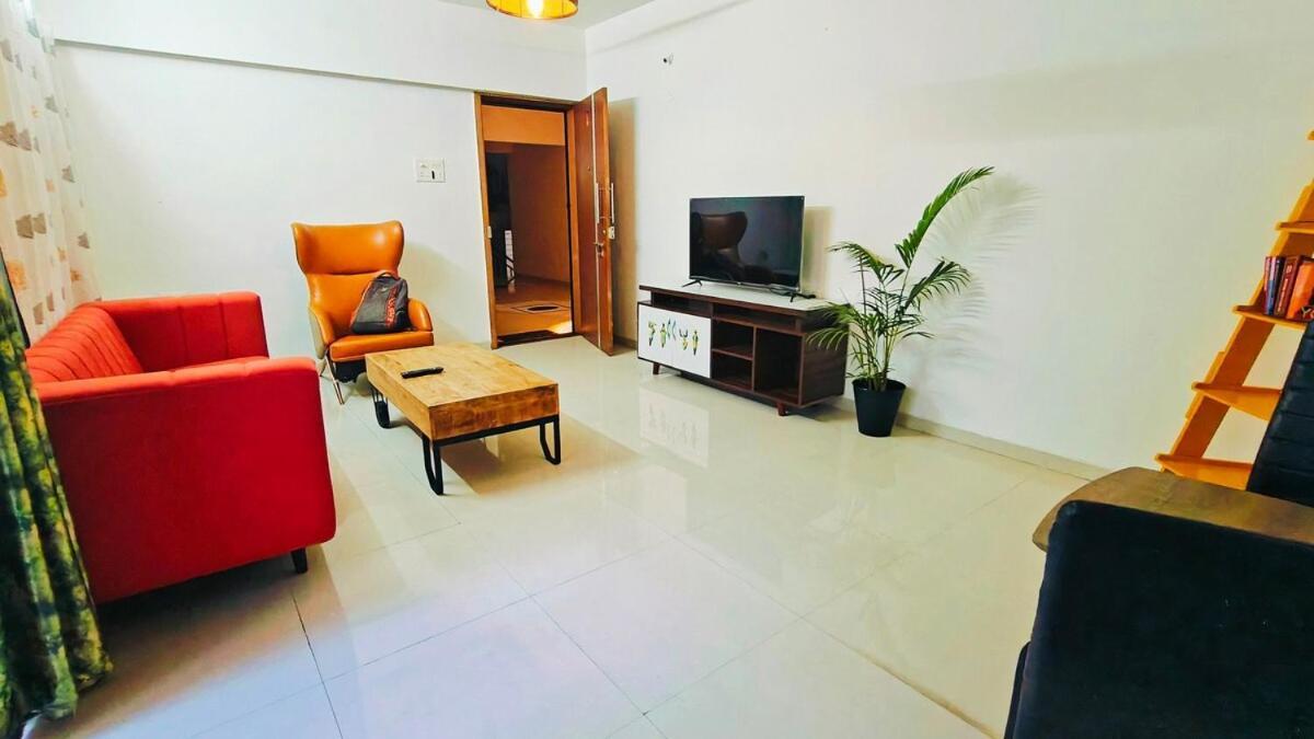 Bamboo Vibrant 2bhk Nr Jupiter Hsp Apartment Pune