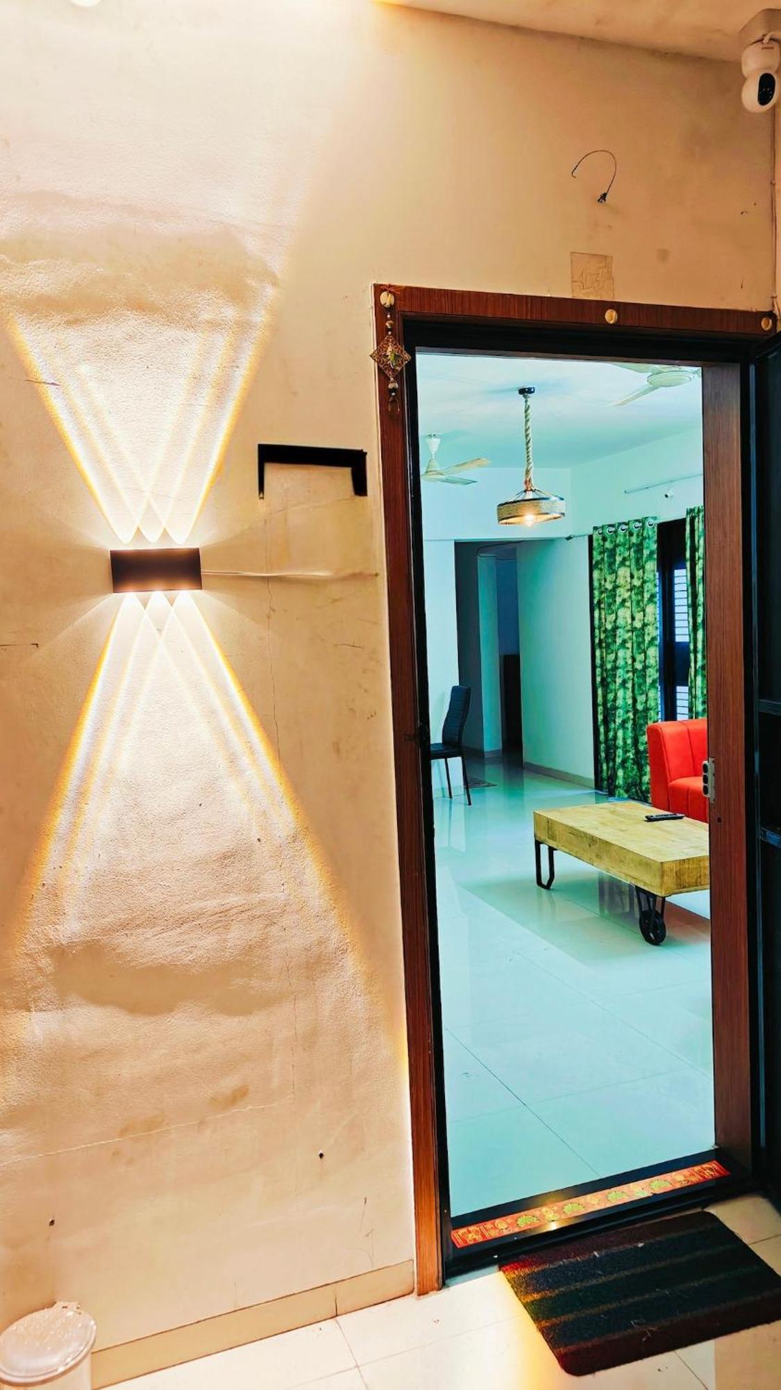 Bamboo Vibrant 2bhk Nr Jupiter Hsp Apartment